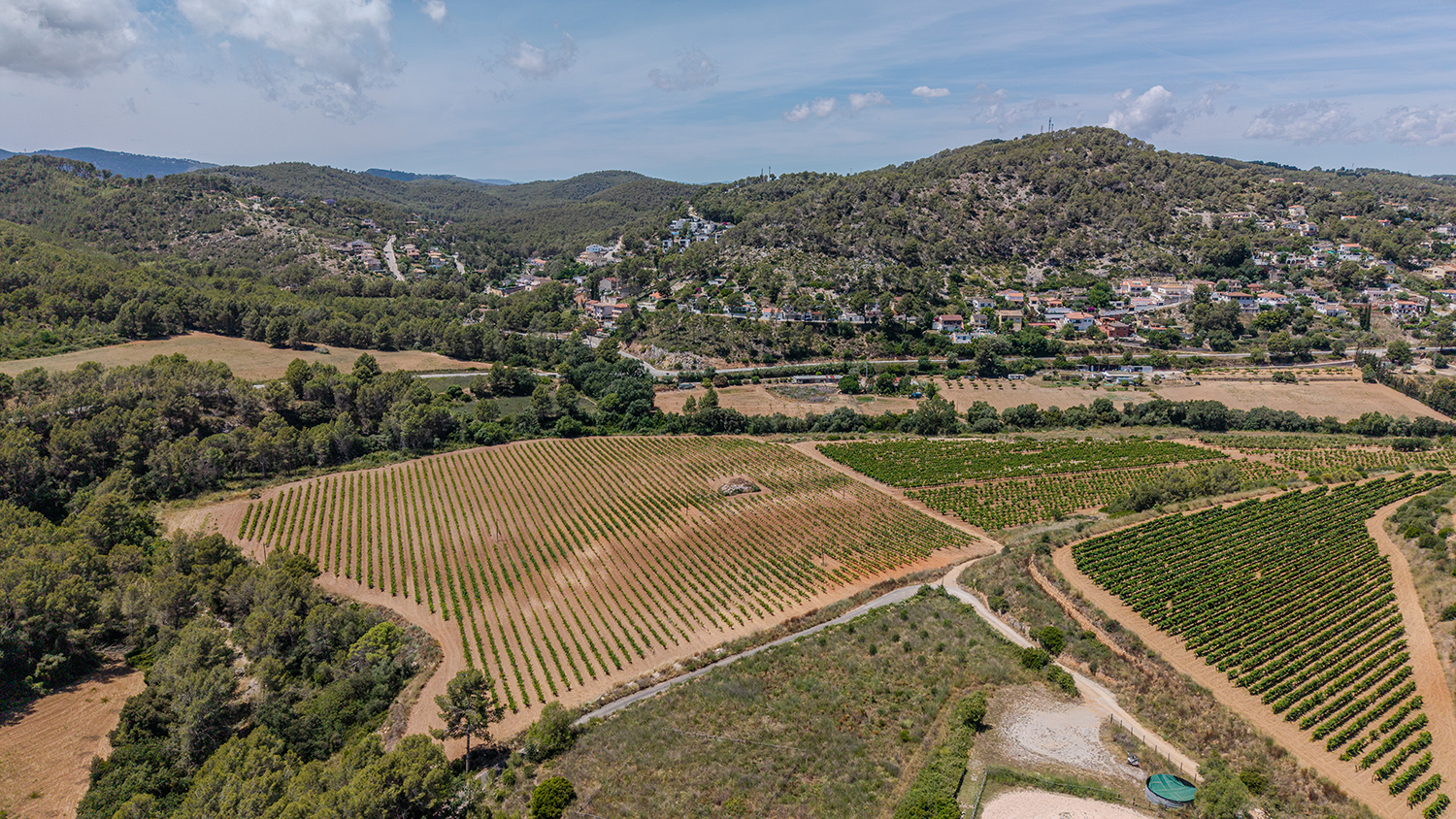 La masía catalana del siglo XVIII vista desde el aire